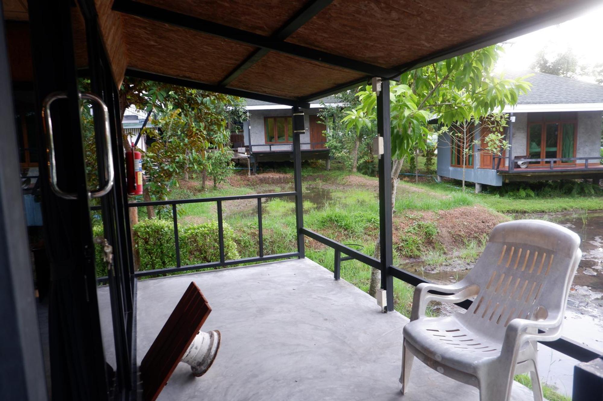 Nok Chan Mee Na Chom Thong Exterior foto
